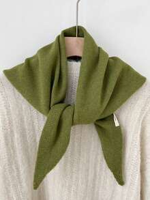 一条流苏三角围巾，用途广泛，保暖舒适，适合冬季佩戴，可作头饰或时尚多功能礼品。 - 彩色 - 查看 17