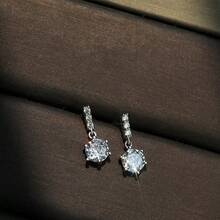 1 Pair Of Fashionable And Simple Diamond Earrings, Niche High-End Sparkling Zirconia Earrings, Women's Earrings - Silver - View 5