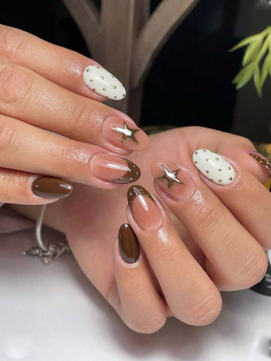 10片手工美甲贴纸,短指甲,假指甲,法式美甲贴片,杏仁形美甲,裸色美甲,深棕色美甲,乳白色美甲,复古美甲,秋季美甲,手绘金星金珠装饰美甲贴纸,包含美甲工具,适合各种场合,易于粘贴和卸除,杏仁形美甲贴纸,女士和女孩适用。 - 摩卡棕 - 查看 1