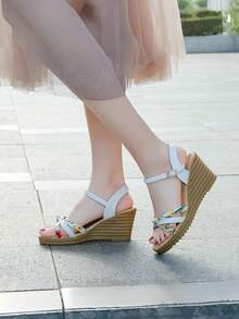 Giày sandal đế xuồng quai ngang cài khóa kiểu dáng mới mùa hè cho bé gái, sandal mũi tròn bằng da lộn, gót thấp. - trắng - Xem 3
