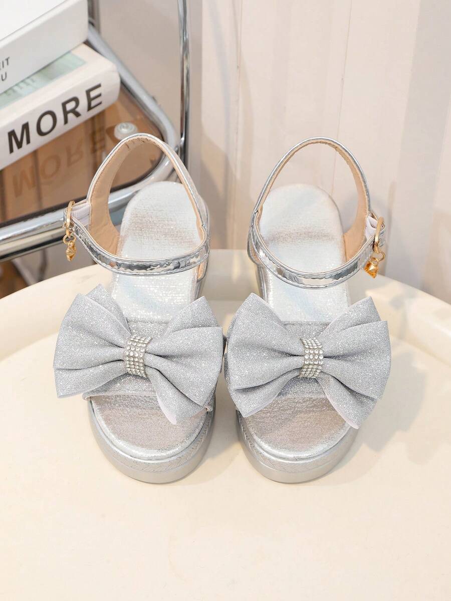 1 Pair Gold Girls Wedge Sandals, Shiny Rhinestone Buckle & Bow Decor, Round Toe Open Toe, Lightweight Thick Sole Height Increase, One-Strap Buckle Design, Fashionable Glamorous Princess Style Beach Sandals For Daily, Vacation, Festival, Party, Campus, Spring/Summer New - Silver - View 1