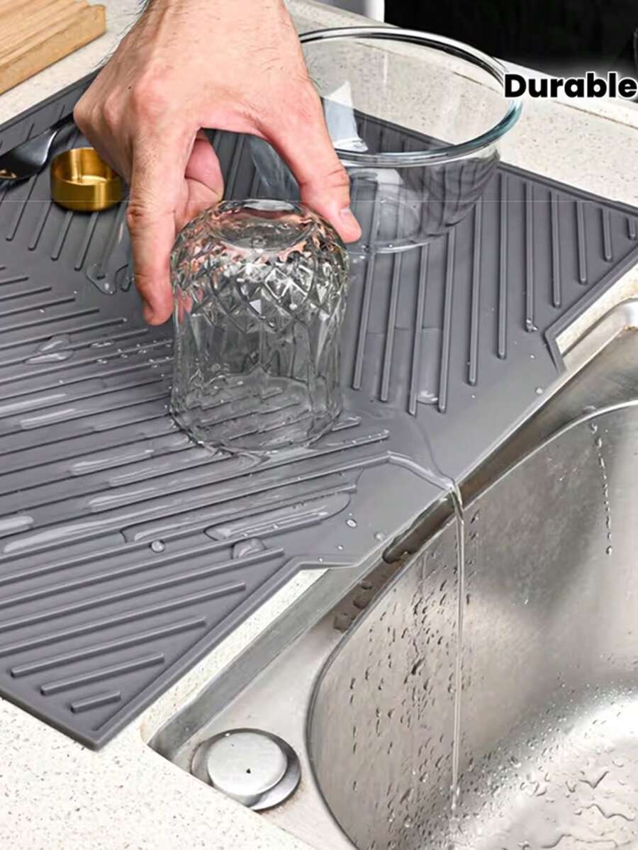 硅胶厨房防溅垫兼沥水垫，防滑易清洁耐用，带排水孔，节省空间设计，适用于水槽、炉灶和台面。