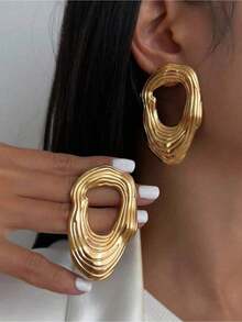 1 Pair Vintage Minimalist Hollow Metal Geometric Oval Stud Earrings, Punk Exaggerated Fashion Charm Earrings, Suitable Women's Daily Commute, Holiday Gifts, Parties And Banquets Decorative Jewelry - 黃金 - 查看 1