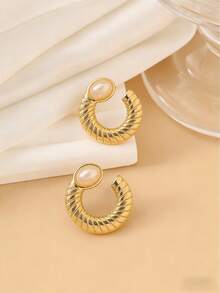 Pendientes de aro chapados en oro de 18K de acero inoxidable - Superficie pulida suave, pendientes de perla con forma de C. Estos pendientes hipoalergénicos son resistentes al desvanecimiento, perfectos para uso diario o como regalo para amigos. - Dorado - Ver 6