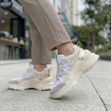 Women's Modern Platform Sneakers, Comfortable For Everyday Casual Wear, Stylish, Vacation, Lace-Up, Party, Office, Outdoor - 米白色/金色 - 查看 7
