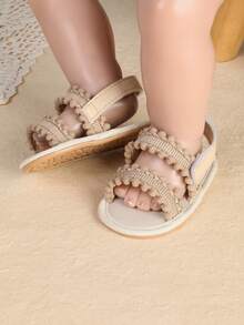 1 đôi dép xăng đan đế bằng kiểu chấm bi rỗng cho bé gái, thời trang và đa năng, thích hợp cho mùa hè. - Màu be - Xem 4