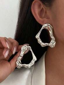 1 Pair Vintage Minimalist Hollow Metal Geometric Oval Stud Earrings, Punk Exaggerated Fashion Charm Earrings, Suitable Women's Daily Commute, Holiday Gifts, Parties And Banquets Decorative Jewelry - 黃金 - 查看 6