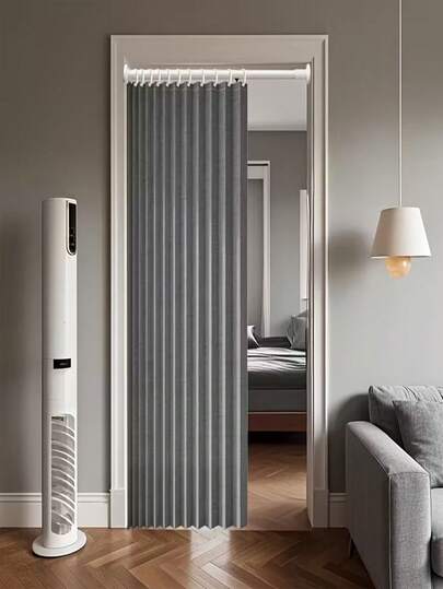 Rèm cửa xếp ly kiểu hiện đại với khoen cài phía trên, chất liệu polyester chống thấm nước, có thể giặt máy, kiểu dệt trơn, họa tiết kẻ caro chủ đề đồng quê, thích hợp làm vách ngăn phòng và trang trí.