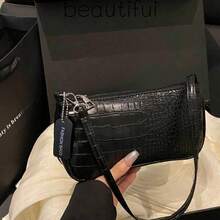 Crocodile Embossed Women's Handbags, Korean Style Ladies Underarm Tote Bags, New Fashion Shoulder Bags, Simple Commute Crescent Moon Bags , Old Money - Black - View 2