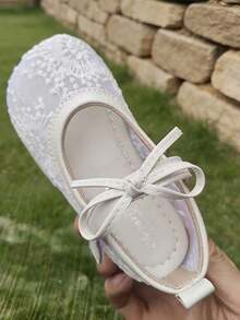 Girls' Hollow Round Toe Flats, Slip-On Style, Floral Pattern Ballet Flats, Comfortable Lace Dance Shoes - Beige - View 4