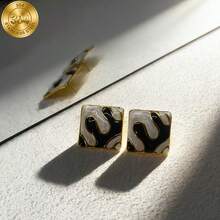 A Modern Minimalist Retro Light Luxury Small-Quantity Black And White Square Geometric Pattern Women's Earrings. Recommended For Daily Commuting, Shopping, Leisure Afternoon Tea, Art Exhibitions, And Friend Gatherings. - Black and White - View 5