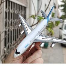 طائرة إيرباص A380 طراز الإمارات العربية المتحدة المعدنية - لعبة عرض طائرة إيرباص A380 المعدنية - مجموعة طائرات - هدية عيد ميلاد للأصدقاء - متعدد الألوان - مشاهدة 6