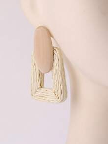 1 Pair Fresh White Raffia Woven Trapezoid Earrings, Wooden Oval Base Geometric Earrings For Women, Suitable For Parties, Vacations, Festivals, Daily Wear, And As Gifts - White - View 6