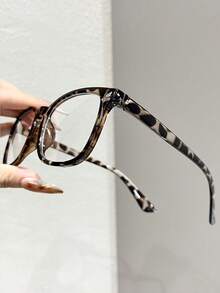 1 chiếc kính gọng trong suốt in họa tiết da báo, phù hợp cho chụp ảnh đường phố, lễ hội âm nhạc, lễ hội hóa trang và mọi khuôn mặt. - Trong sáng - Xem 2