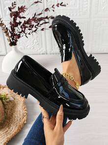 Mocasines con suela gruesa para mujer, mocasines de charol negros tipo penny, zapatos cómodos de estilo formal, casual, de oficina, trabajo, escuela y negocios con diseño de slip-on - negro brillante - Ver 1