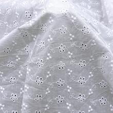 1 pièce Tissu ajouré brodé 130x50cm, convient pour la décoration de fête DIY faite main, la décoration de fond, la décoration de table et autres usages polyvalents - défaut - Voir 2