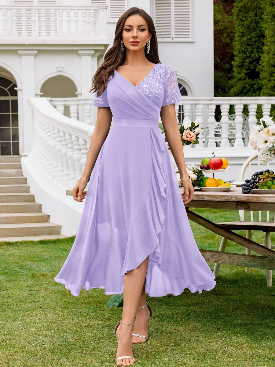 Đầm xòe thanh lịch bằng chiffon, cổ chữ V, phối ren, viền bèo nhún, thích hợp cho khách dự đám cưới và tiệc tối.