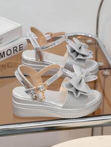 1 Pair Gold Girls Wedge Sandals, Shiny Rhinestone Buckle & Bow Decor, Round Toe Open Toe, Lightweight Thick Sole Height Increase, One-Strap Buckle Design, Fashionable Glamorous Princess Style Beach Sandals For Daily, Vacation, Festival, Party, Campus, Spring/Summer New - Silver - View 7