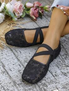 3D玫瑰蕾丝网面平底鞋，时尚舒适透气玛丽珍芭蕾舞鞋，柔软优雅的乐福鞋，配珍珠弹力带 - 黑色 - 查看 2