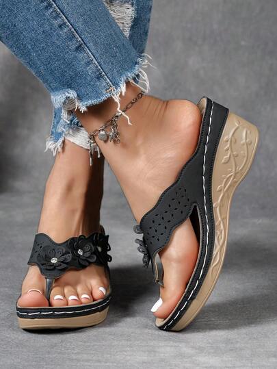 Sandálias de praia femininas com salto plataforma, decoração floral com strass, respiráveis e vazadas.