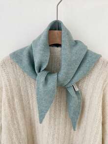 一条流苏三角围巾，用途广泛，保暖舒适，适合冬季佩戴，可作头饰或时尚多功能礼品。 - 彩色 - 查看 19