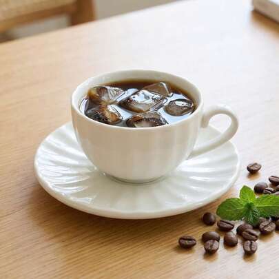 白色陶瓷罗纹咖啡杯碟套装，90毫升/3.0盎司经典意式浓缩咖啡杯，带弧形把手；波浪边碟子，适用于冰咖啡和茶饮，是婚礼礼物、家居装饰和咖啡爱好者的理想之选。