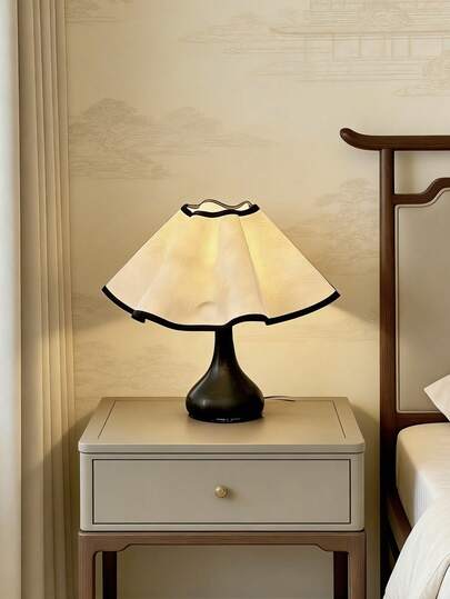 1pc USB Powered Modern Vintage Style Creative Minimalist Decorative Lamp, Suitable For Bedroom Bedside, Desk Decor