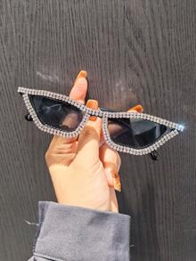 Dos pares de gafas de mujer con marco negro y adornos de cristal y strass, con forma de ojo de gato, adecuadas para la playa, bodas y fiestas temáticas, Halloween, San Valentín, vacaciones de verano en la playa, actividades al aire libre y viajes (con paño de limpieza) - Blanco y Negro - Ver 6