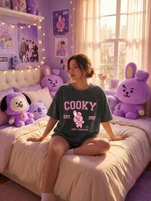 New American-Style 100% Cotton T-Shirt Suitable For Both Men And Women. Fun Retro And Cute Rabbit BT21 Baking Dessert Cartoon Letter Pattern Print. Double-Sided Retro Distressed Pattern. Street Korean-Style Comfortable Retro Fashionable Commuting And Versatile Y2k Clothing. Regular Small-Scale Punk Style Fitted Black Round-Neck Short-Sleeved Washed T-Shirt From The Washed-Out Retro Series. Comfortable Pure Cotton T-Shirt From The Washed-Out Retro Series, Easily Creating Retro Casual Clothing. Suitable For Daily Commuting, Casual Outings, Music Festivals, And Daily Wear. Classic Retro Style. Men's Printed T-Shirt, Women's Printed T-Shirt. - 黑色 - 查看 2