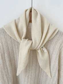 一条流苏三角围巾，用途广泛，保暖舒适，适合冬季佩戴，可作头饰或时尚多功能礼品。 - 彩色 - 查看 20