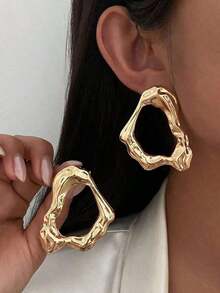 1 Pair Vintage Minimalist Hollow Metal Geometric Oval Stud Earrings, Punk Exaggerated Fashion Charm Earrings, Suitable Women's Daily Commute, Holiday Gifts, Parties And Banquets Decorative Jewelry - 黃金 - 查看 5