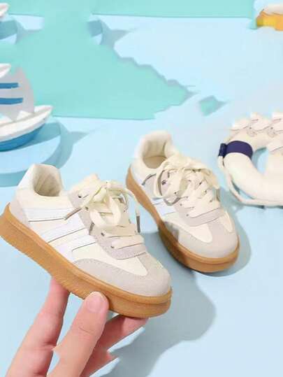 1 Pair 2026 New Toddler Fashion Sneakers, Breathable Soft Sole Outdoor Casual Shoes, Retro German Training Style Design: Classic Beige + Light Gray + Striped Color Blocking, Versatile , Suitable For Various Kids Outfits. Soft And Comfortable Footbed: Upper Made Of Microfiber Leather + Suede Patchwork, Flexible ; Breathable Mesh Lining, No Stuffiness Even For Long-Time Wear.