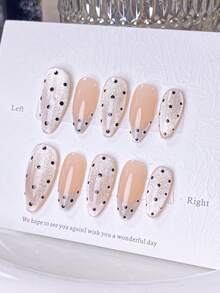 10 pezzi di adesivi per unghie fatti a mano, unghie corte, unghie finte, punte per manicure francese, unghie a forma di mandorla, unghie color nudo, unghie glitterate argento, unghie a pois, unghie dolci e cool, unghie estive, adesivi per unghie decorati con glitter argento e pois neri, forniti con strumenti per unghie, adatti per varie occasioni, facili da applicare e rimuovere, adesivi per unghie a forma di mandorla per donne e ragazze - Champagne - Visualizzare 2
