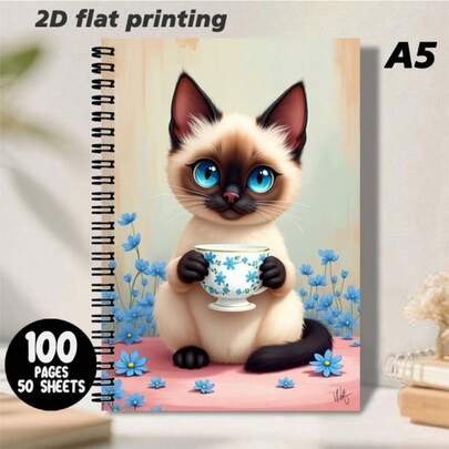 دفتر ملاحظات حلزوني بحجم A5 مزين بنمط قطة سيامية جميلة، يظهر فيه قطة تحمل كوب شاي زهري أزرق محاطة بزهور زرقاء، رسوم دافئة ومشفية. صفحات مسطرة، كتابة سلسة، مناسب للملاحظات اليومية، مجموعة إلهام وتعبير عن المزاج، إضافة متعة وخير إلى الكتابة، مثالي للاستخدام الشخصي أو كهدية.