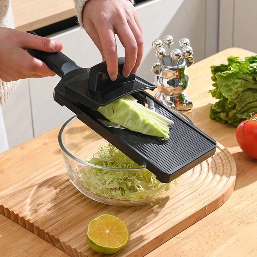 Máy thái bắp cải, máy bào rau trộn, máy thái và bào rau củ đa năng, máy bào bắp cải, máy thái rau củ, máy bào bắp cải, máy thái dưa chuột khoai tây, máy bào, máy bào rau trộn, máy bào rau củ, phụ kiện nhà bếp và phòng ăn, dụng cụ chế biến rau củ quả, máy băm và thái, đồ dùng gia đình thiết yếu, đồ dùng nhà bếp thiết yếu, dụng cụ nhà bếp tiện dụng - Màu đen (có tấm chắn tay) - Xem 1