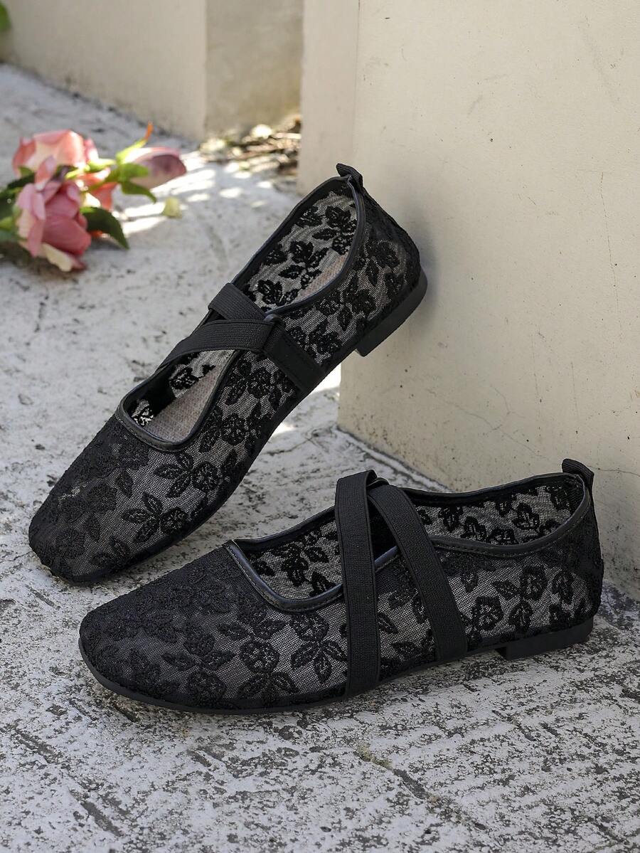 3D玫瑰蕾丝网面平底鞋，时尚舒适透气玛丽珍芭蕾舞鞋，柔软优雅的乐福鞋，配珍珠弹力带 - 黑色 - 查看 1