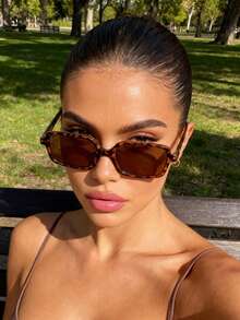 1pc Women's Geometric Pattern Classic Elegant Retro Clothing, Fashionable Glasses Accessory Suitable For Golf, Outdoor Leisure Activities, Street Style, Music Festivals And Other Occasions - Multicolor - View 3