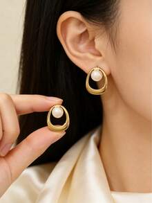 1Pair Of Women's Fashionable And Elegant 18K Gold-Plated Round Stainless Steel Earrings Embellished With Pearls Daily Versatile Geometric Stainless Steel Earrings High Quality Waterproof Suitable For Vacation And Seaside Wear - Gold - View 1