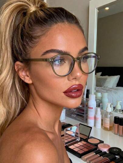 1 par de gafas clásicas de mujer con marco ovalado y remaches, de estilo minimalista casual, que favorecen el look sin maquillaje y son adecuadas para el transporte diario y la fotografía callejera