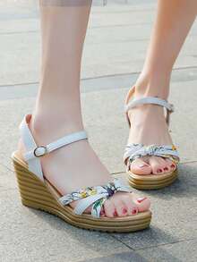 Giày sandal đế xuồng quai ngang cài khóa kiểu dáng mới mùa hè cho bé gái, sandal mũi tròn bằng da lộn, gót thấp. - trắng - Xem 4