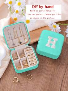 Hộp đựng trang sức nhỏ gọn, tối giản hình chữ cái đính ngọc trai, có khóa kéo hai lớp, dùng để đựng bông tai, dây chuyền, nhẫn, trang trí chữ cái cá nhân hóa, hộp đựng trang sức cực kỳ bắt mắt để trên bàn làm việc, đầu giường hoặc khi đi làm hàng ngày. - Nhiều màu - Xem 29