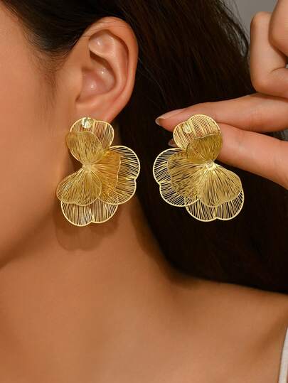 1 Pair Vintage French Hollow Floral Exaggerated Earrings, Big Petal Earrings For Women, Suitable For Evening Wear