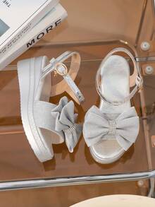 1 Pair Gold Girls Wedge Sandals, Shiny Rhinestone Buckle & Bow Decor, Round Toe Open Toe, Lightweight Thick Sole Height Increase, One-Strap Buckle Design, Fashionable Glamorous Princess Style Beach Sandals For Daily, Vacation, Festival, Party, Campus, Spring/Summer New - Silver - View 6