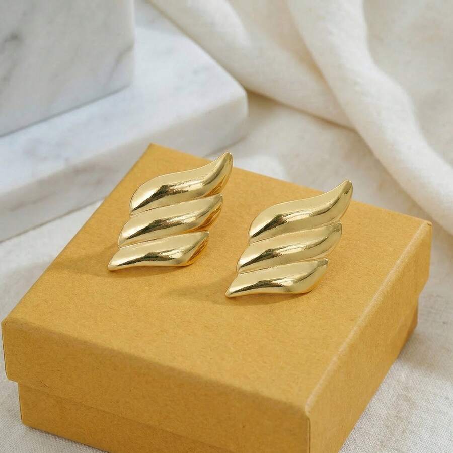 Wing-Shaped Stud Earrings, Featuring A Simple And Fashionable Multi-Layered Wave Design, This Geometric-Shaped Pair Of Earrings Is A Must-Have For Women - Gold - View 1