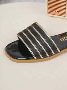 闪亮亮片设计，时尚高端独特，适合派对、旅行和儿童穿着。 - 黑色 - 查看 7