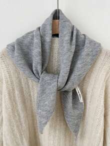 一条流苏三角围巾，用途广泛，保暖舒适，适合冬季佩戴，可作头饰或时尚多功能礼品。 - 彩色 - 查看 14