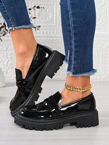 Mocasines con suela gruesa para mujer, mocasines de charol negros tipo penny, zapatos cómodos de estilo formal, casual, de oficina, trabajo, escuela y negocios con diseño de slip-on - negro brillante - Ver 3