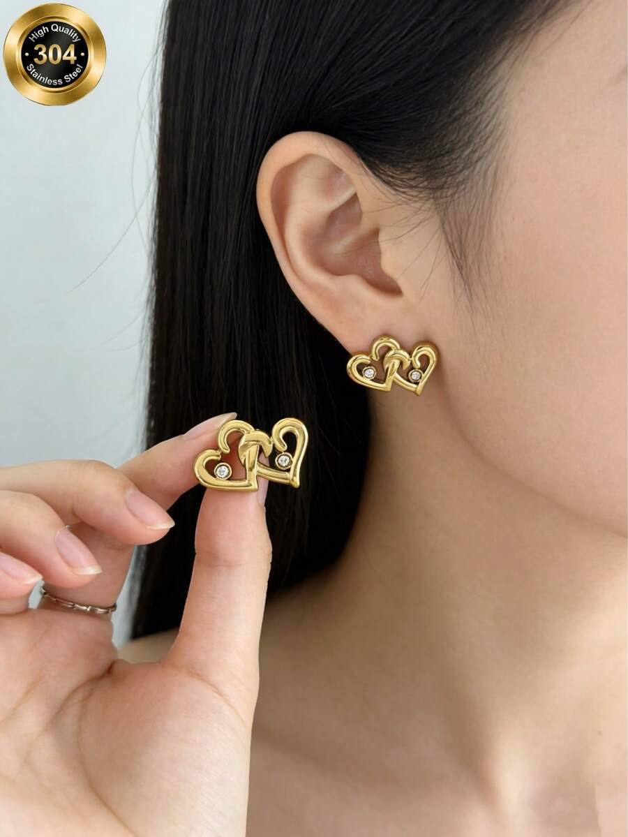一对时尚优雅的金色立方氧化锆耳环，采用 18K 镀金不锈钢耳钉——是女士日常佩戴的完美耳环。 - 2pcs愛心鋯石 - 查看 1
