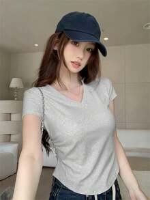 Áo thun ngắn tay cổ chữ V, thiết kế độc đáo, xếp ly ở eo, kiểu dáng ôm sát tôn dáng, phong cách thường ngày. - Xám - Xem 4