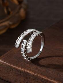 1 chiếc nhẫn hở hình xương rắn đính kim cương hình học thanh lịch, phù hợp đeo hàng ngày trong cả những dịp thường nhật và trang trọng dành cho nữ. - Nhiều màu - Xem 6